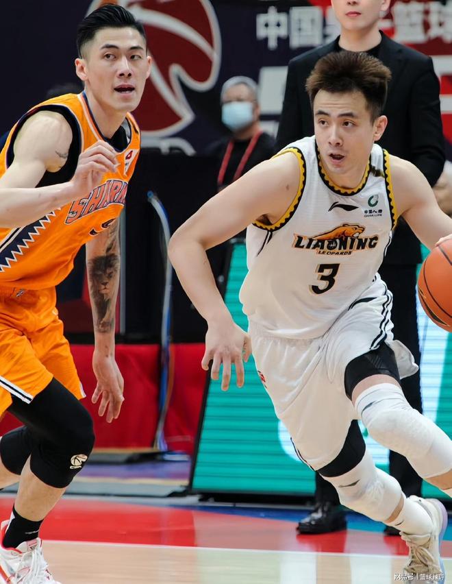 九游游戏平台-今晚欧超杯焦点战，上海申花战术微调，压力陡增，球探报告显示潜力的简单介绍