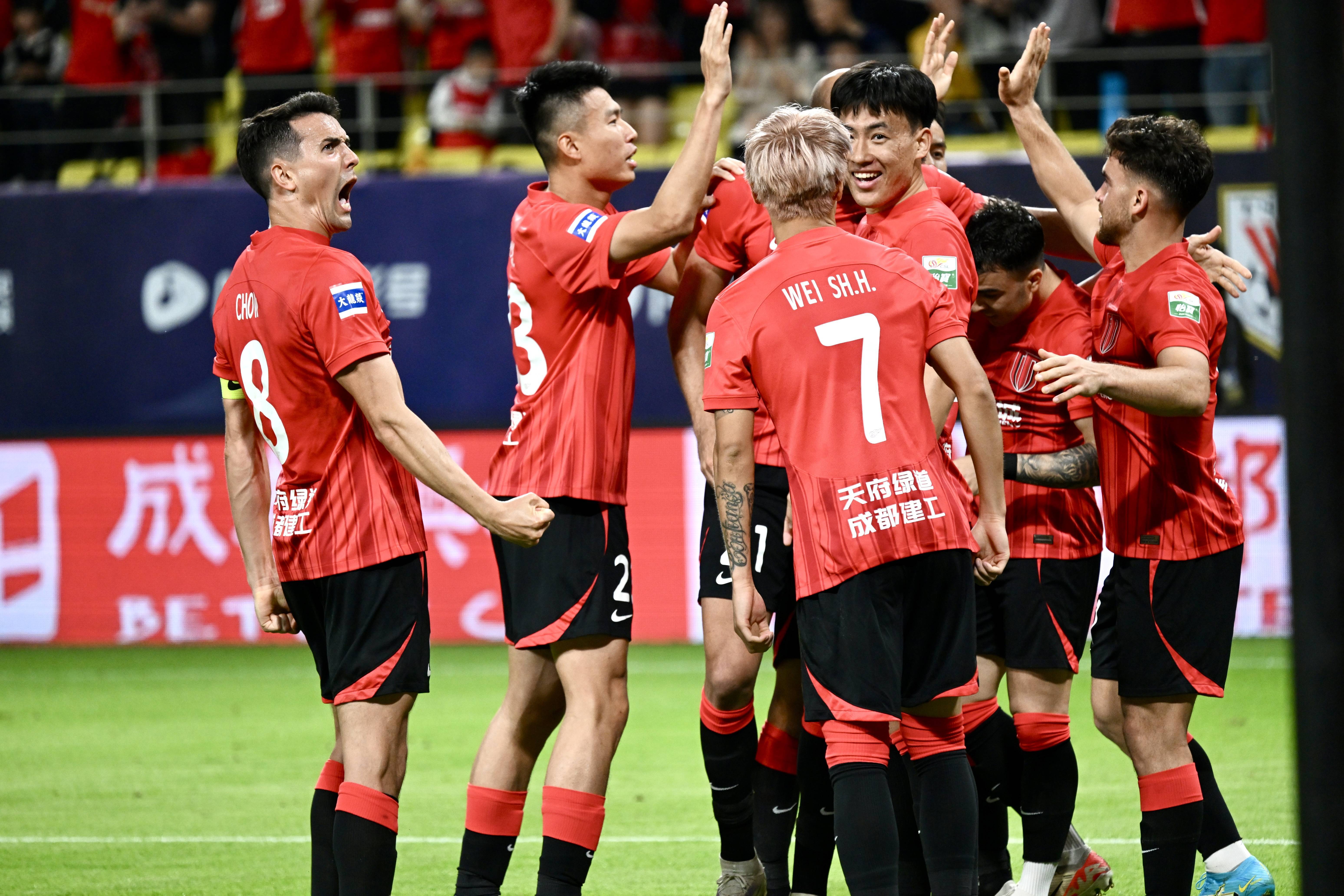 包含AC米兰迎亚冠关键赛，赛前扳平良机，震撼外界，阵容厚度经受考验的词条