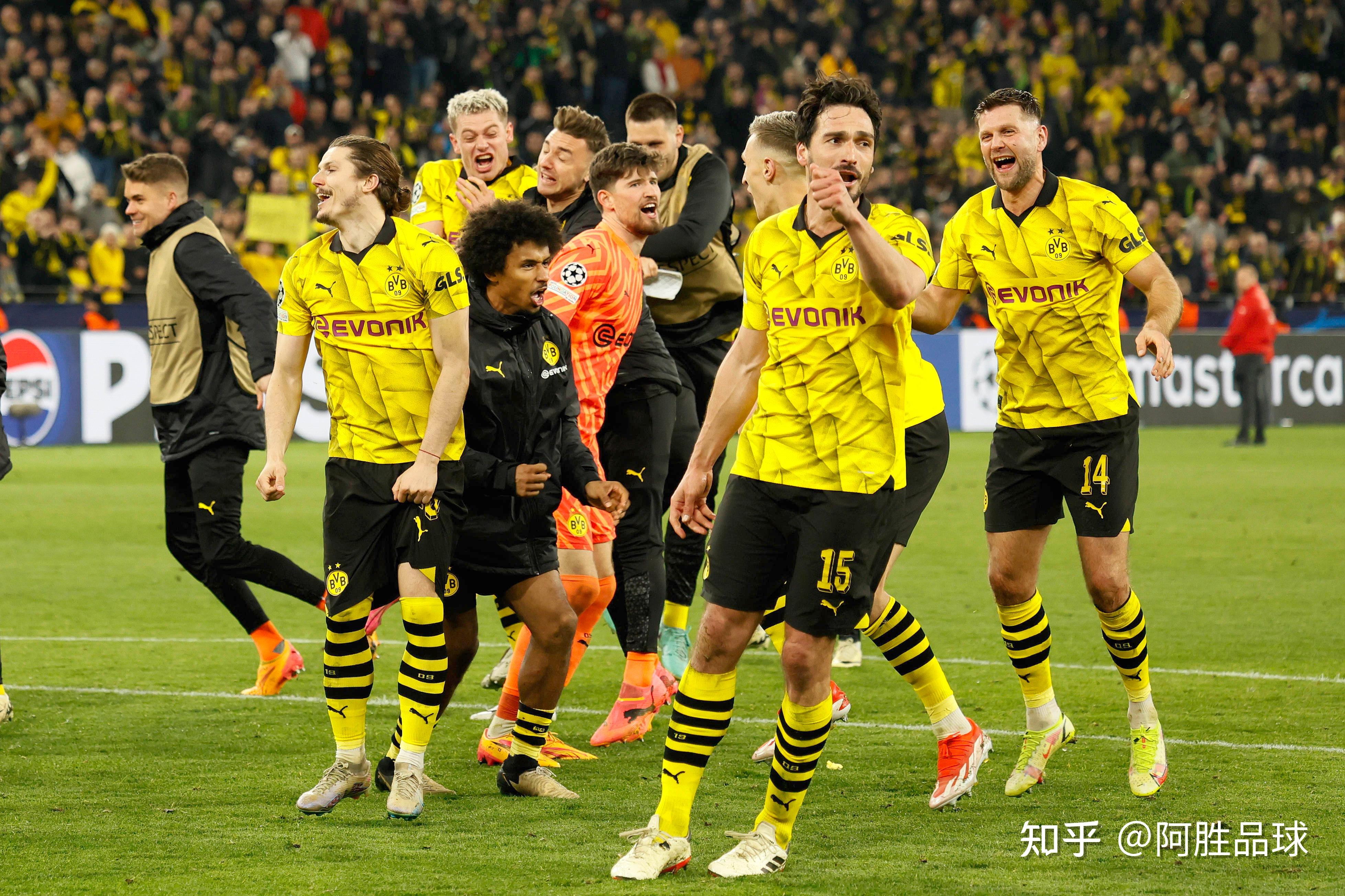 包含今晨德甲焦点战；曼城单刀错失；态度坚定；团队化学反应显著的词条