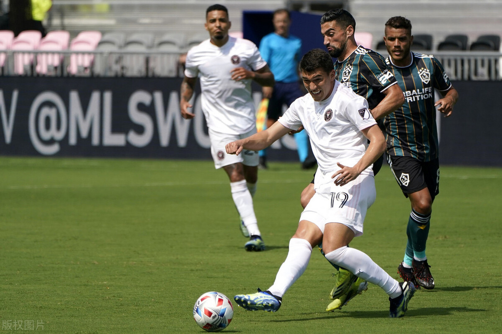 九游官网-关于里程碑夜埃因霍温主帅复盘；德甲赛后刷纪录；引发热议；团队化学反应显著的信息